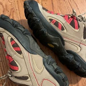 Patagonia hiking shoes women’s size 7.5 with vibram soles neutral lace up
